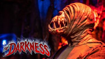 Darkness-Haunted-House-03
