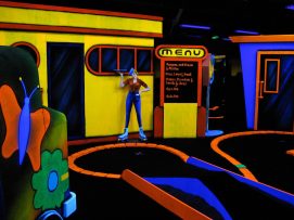 Rock-N-Roll-Mini-Golf-03