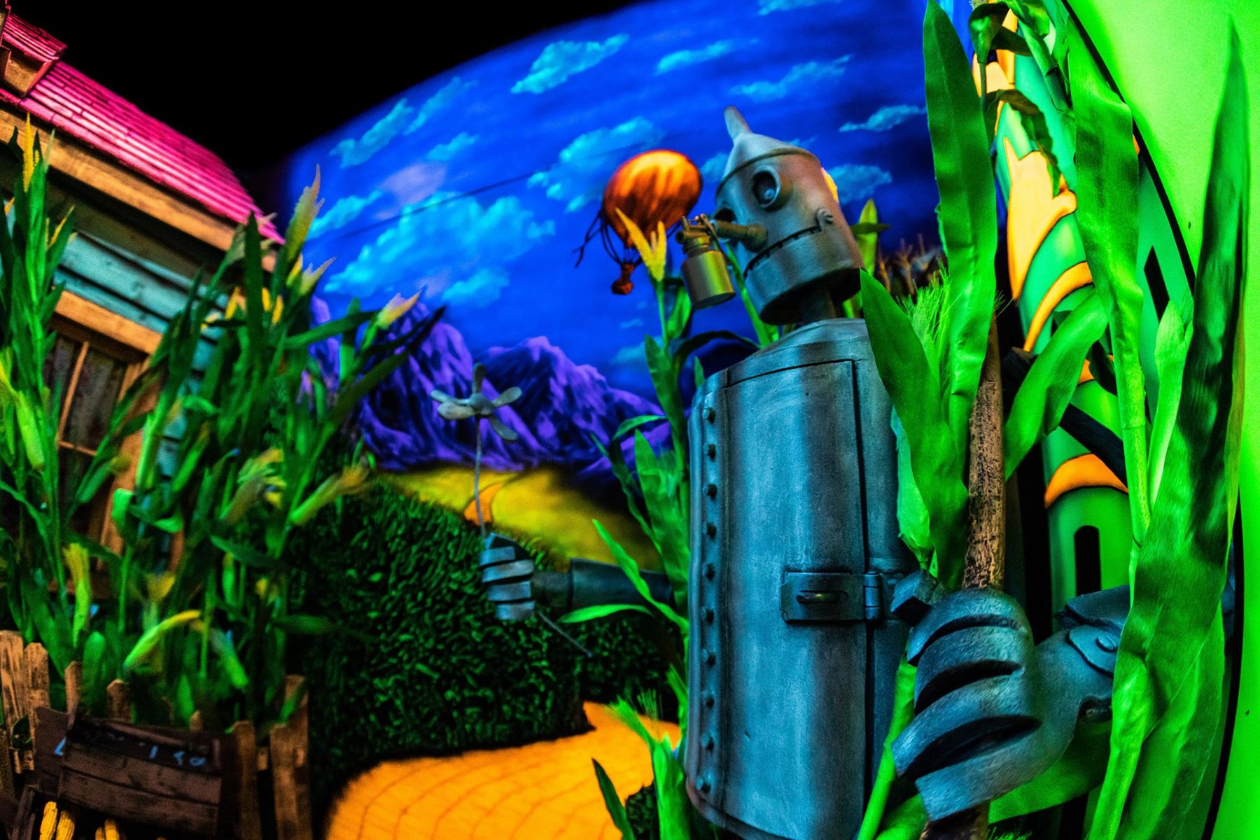 The Wonderful Wizard of Oz Escape - Blacklight Attractions